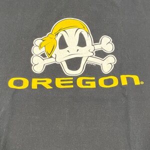 Oregon Duck Graphic Tee with Skull and Crossbones Design XL